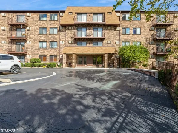 6800 W Raven St Unit 210, Chicago, IL 60631
