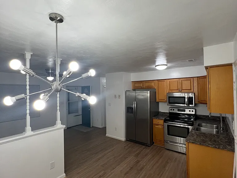 101 Butts Ln — Photo 4