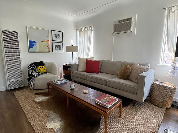 3rd image of 2656 Rich St
