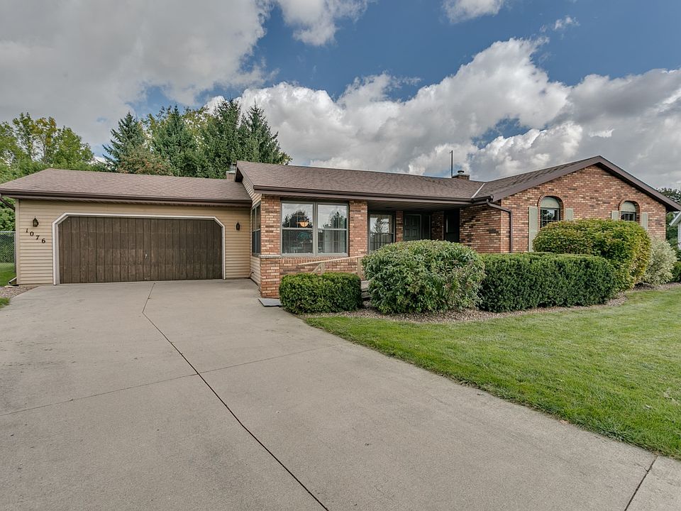 1st image of 1076 Memorial Ct