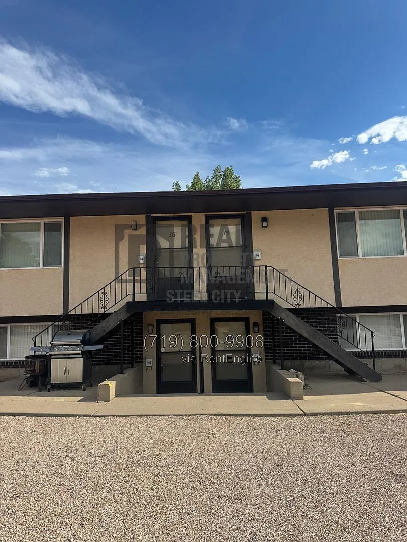 2 bed, 1.0 bath, $1,100 — Photo 3