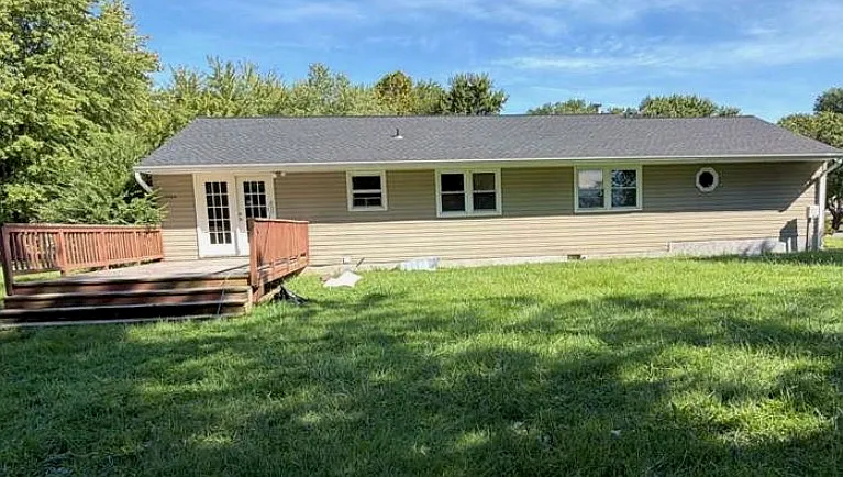 3 bed, 1728 sqft, $2,950 — Photo 2