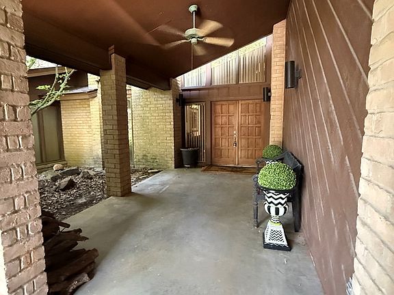 2nd image of 2529 Carole St