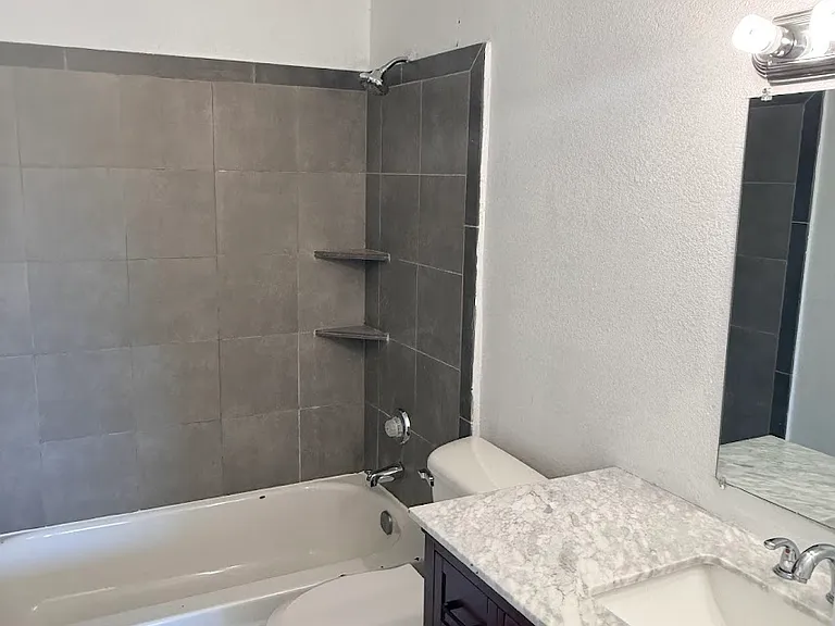 1046 W Polk St #A — Photo 5