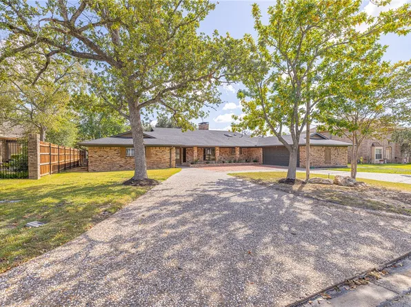 2427 E Briargate Dr, Bryan, TX 77802