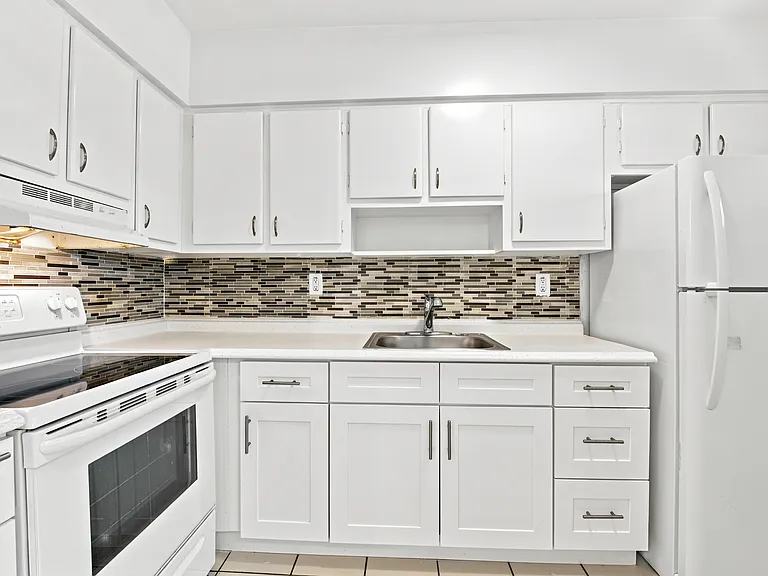 7211 Venetian St #2 — Photo 8