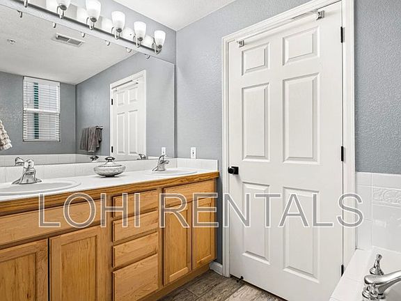 4th image of 1727 N Pearl St #203A