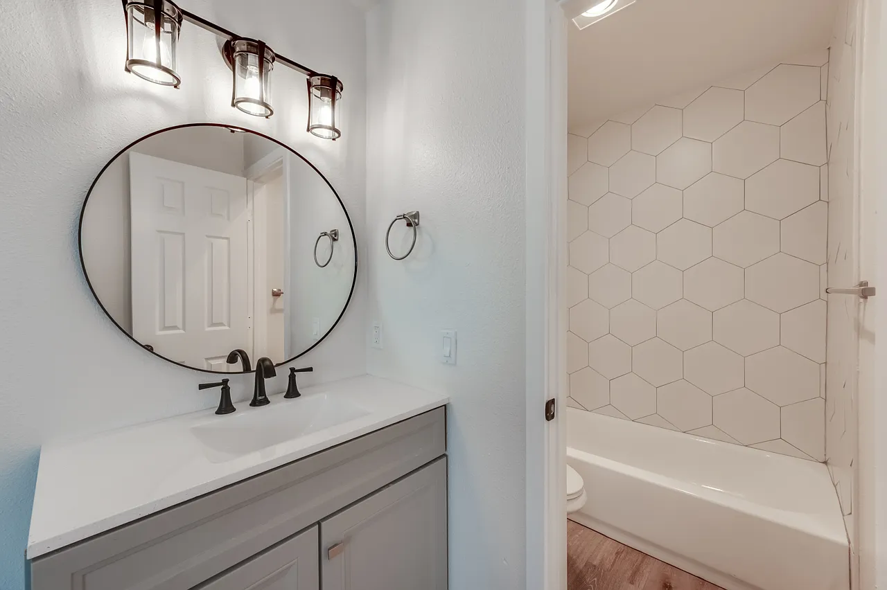 3 bed, 1100 sqft, $3,100 — Photo 4