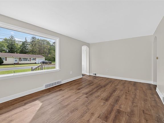 5th image of 437 Church St