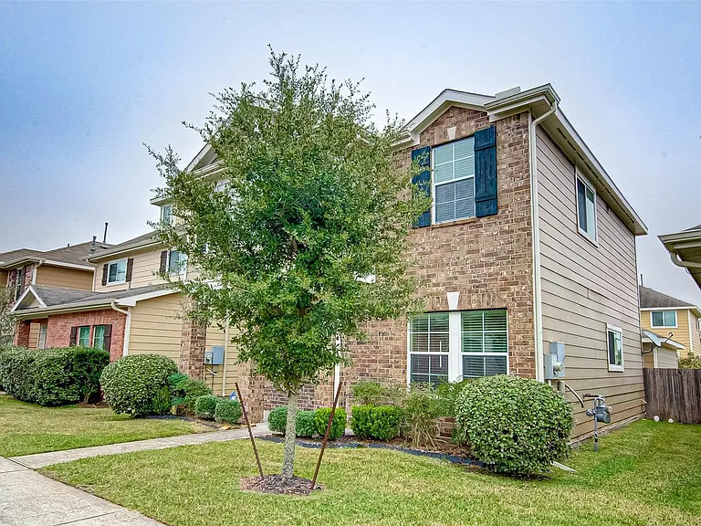 1735 Nichole Woods Dr — Photo 4