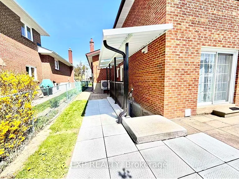 343 Chester Le Blvd #LOWER — Photo 12