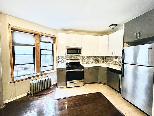 2nd image of 830 W 177th St #D