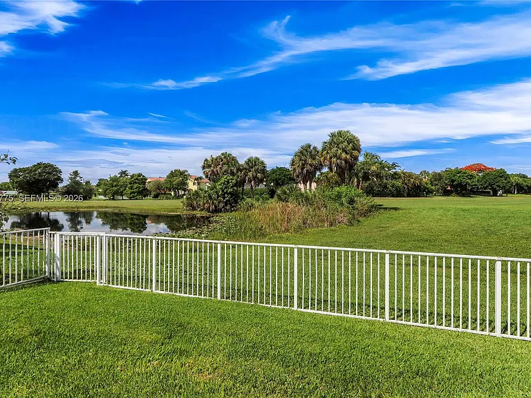 1530 Lacosta Dr W — Photo 29