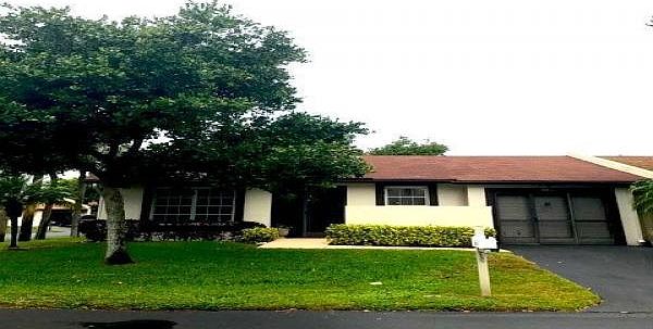 Home For Sale In Las Verdes