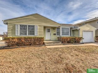 1829 Robertson Dr, Omaha, NE 68114