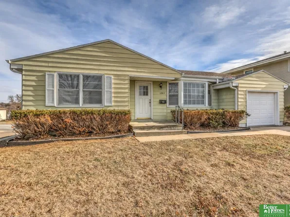 1829 Robertson Dr, Omaha, NE 68114