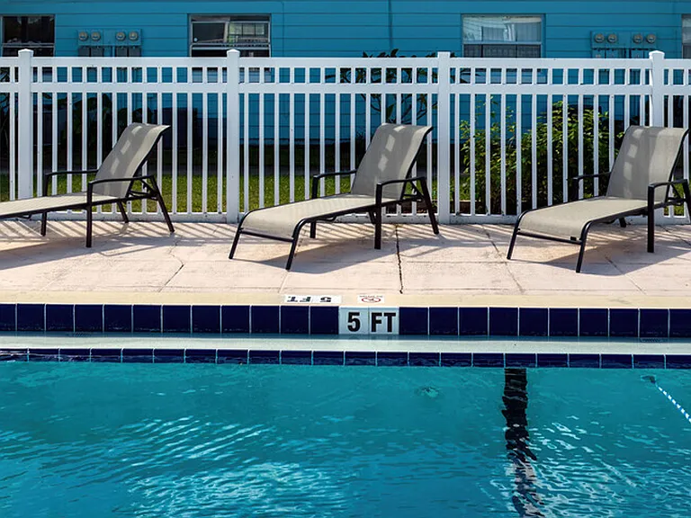 Manatee Bay Apartments — Photo 49