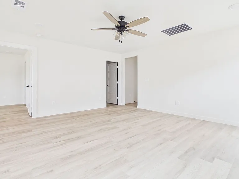8911 Hockley St — Photo 30