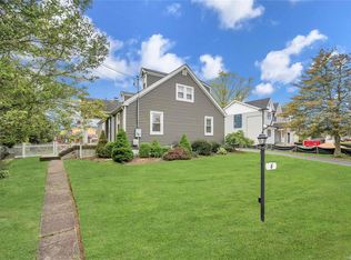 4 Reed Dr, Deer Park, NY 11729