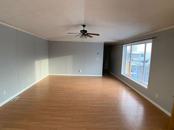 5th image of 276 Clausen Cres