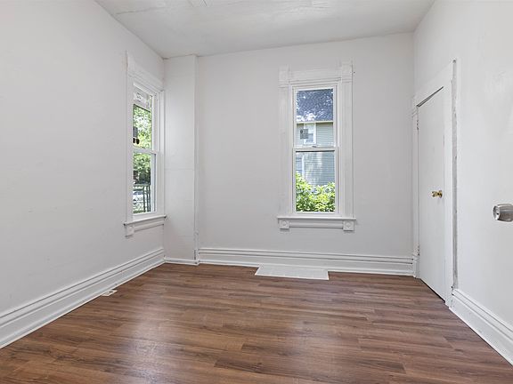 4th image of 1029 Woodlawn Ave