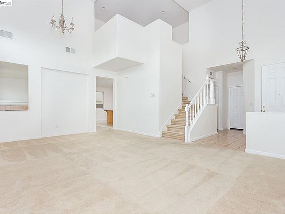 3rd image of 2341 Cambridge Dr
