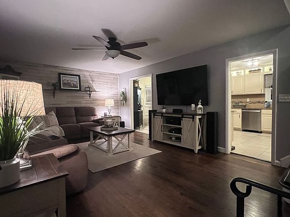 2nd image of 724 Anna Pl