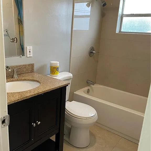 918 NW 24th Ave — Photo 6