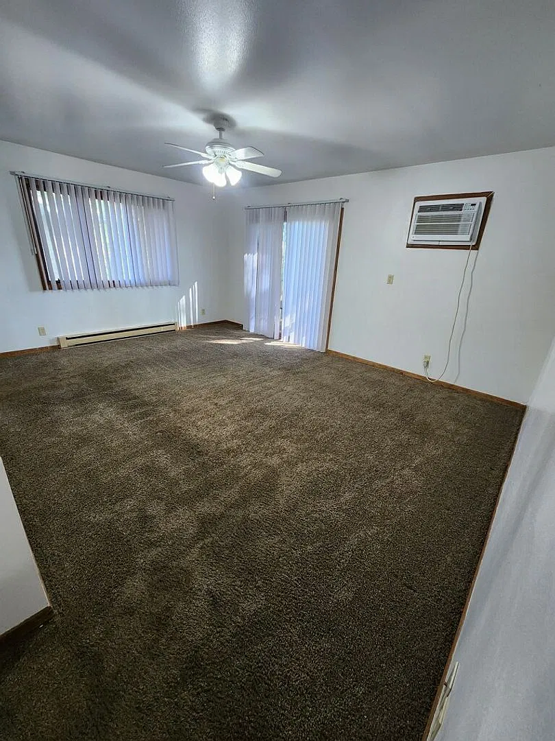 4749 Wolverton — Photo 3