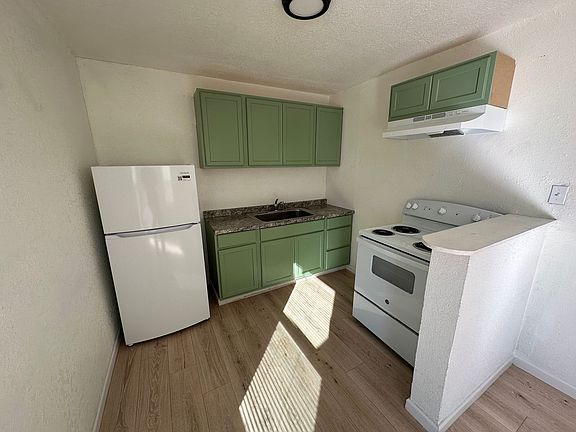 2nd image of 419 E Garrison Ave