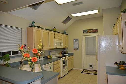 5th image of 3209 N Bell Ave