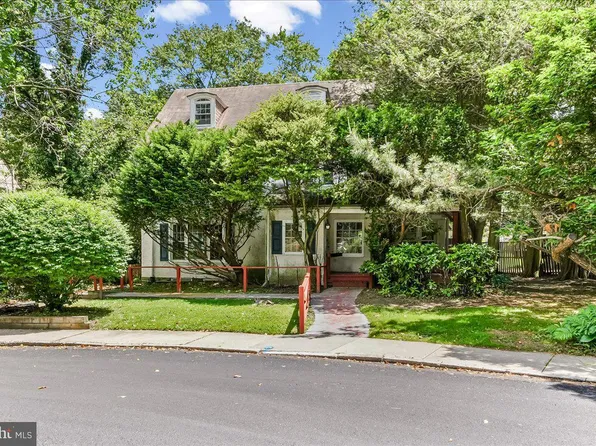 4 E Lodges Ln, Bala Cynwyd, PA 19004