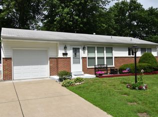 15 Capri Dr, Florissant, MO 63033