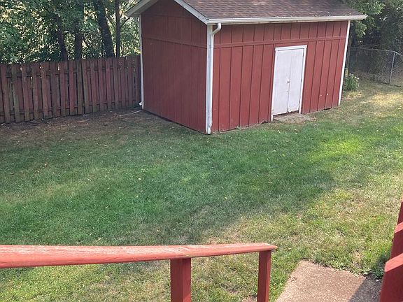 3rd image of 809 Pettit Ct