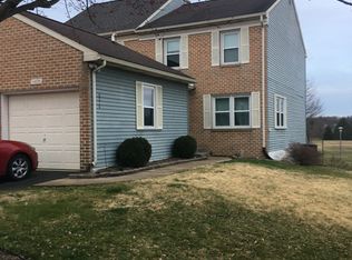 6578 Hollow Dr, East Petersburg, PA 17520
