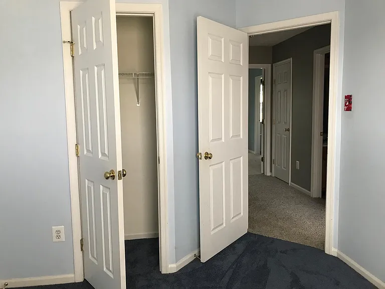 1110 Oakland Ct — Photo 7