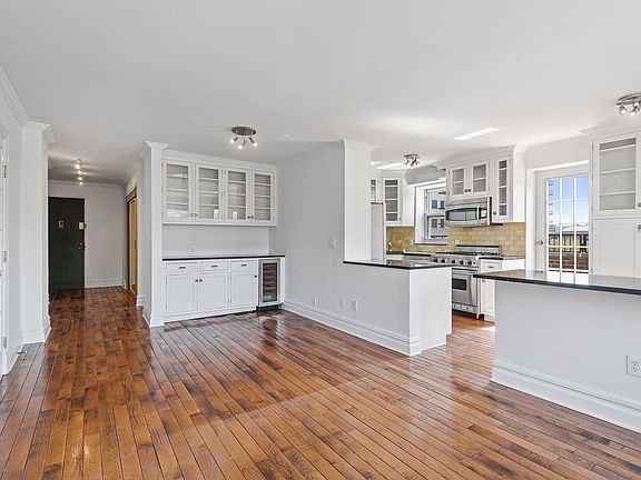 2nd image of 404 E 66th St APT 11G