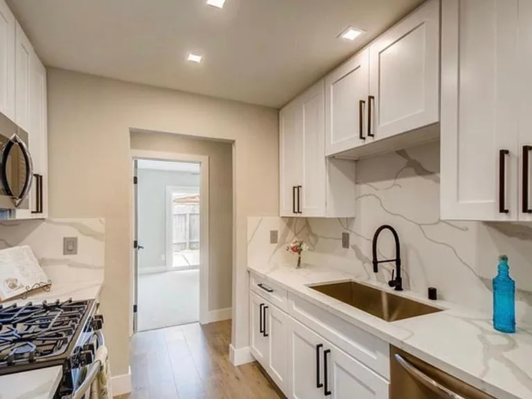 1020 Delaware St — Photo 12