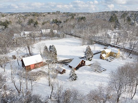 2nd image of 823 Boston Post Rd