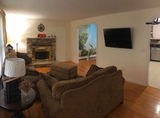 7 Ledgeville Ave #A, Foxboro, MA 02035