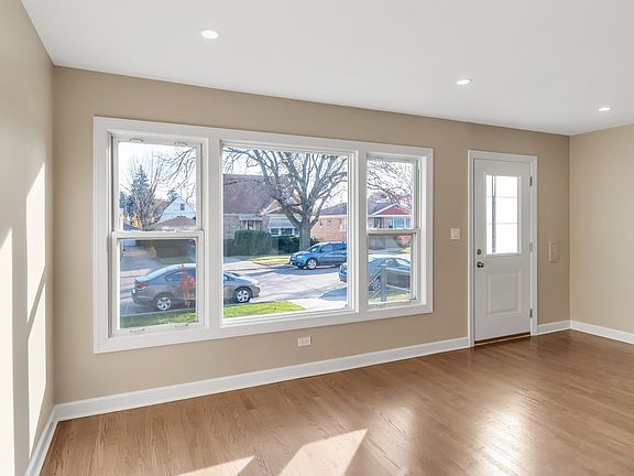 4th image of 4254 N Mulligan Ave