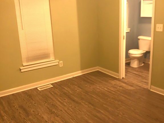 Master bedroom w/ 1/2 bath