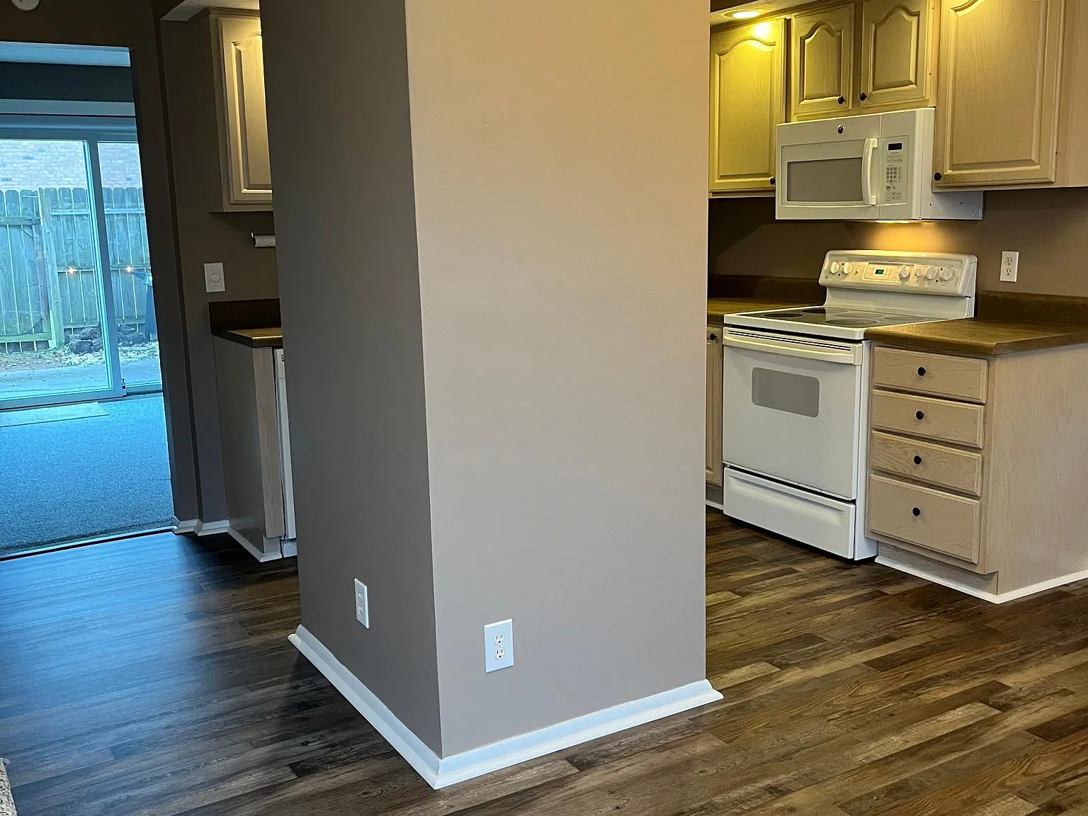 4902 Wickford Dr E — Photo 3