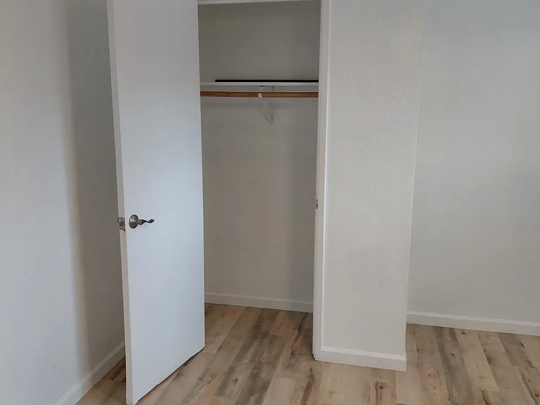 411 SW Westholm Ave — Photo 11