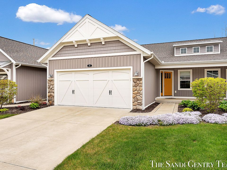 1st image of 562 Riverbank Cir #15