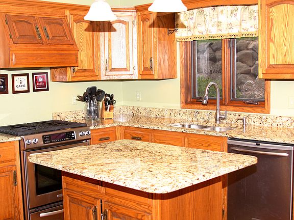 Kitchen w/ granite counters