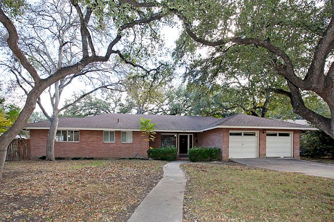 1st image of 418 Rockhill Dr