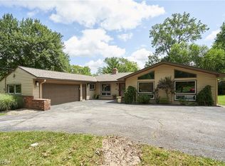 2827 Medfield Rd, Pepper Pike, OH 44124