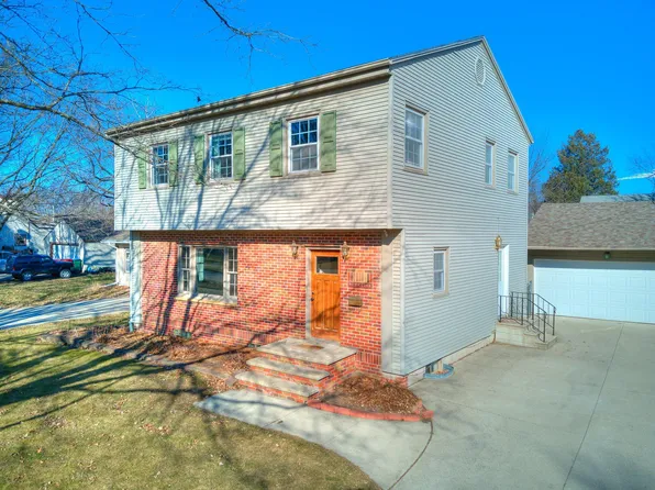 909 Cedar St, Webster City, IA 50595