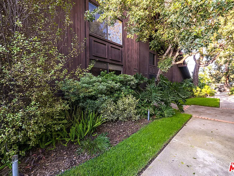 4635 Clybourn Ave — Photo 61